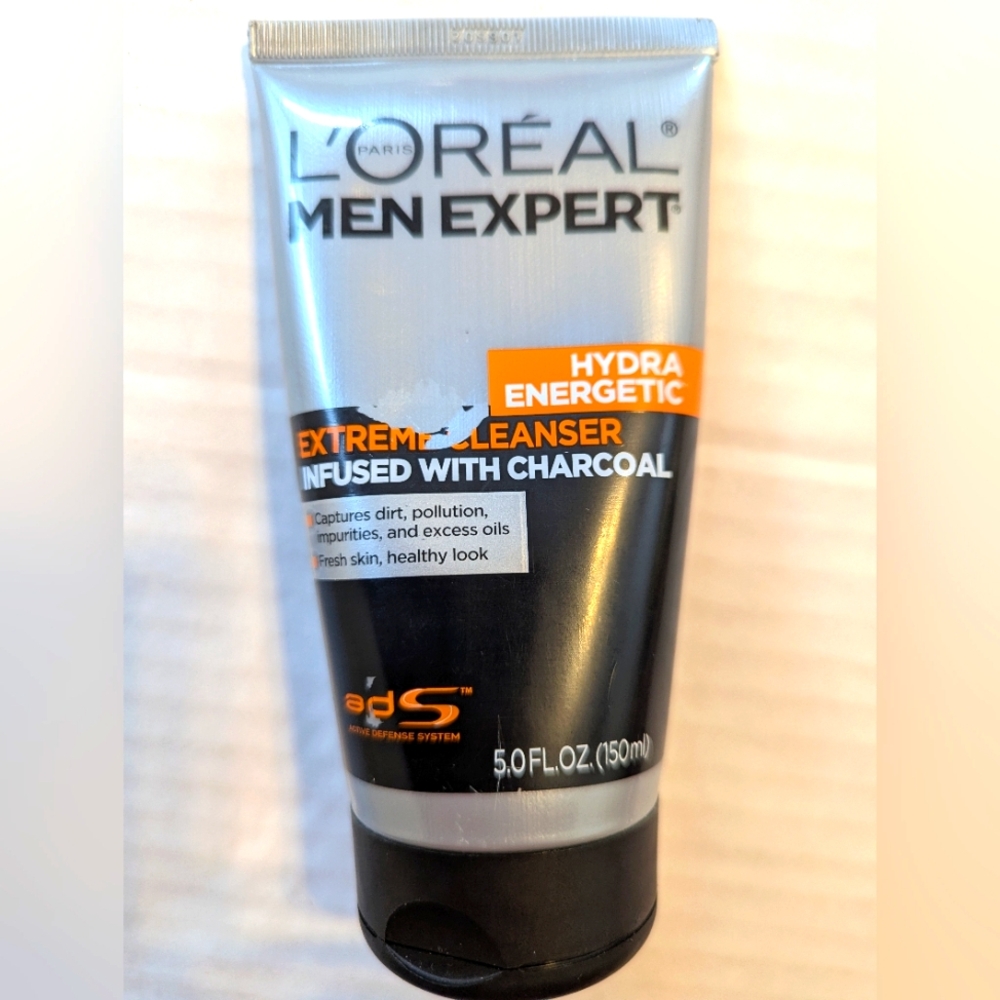 L'Oreal Men's Extreme Cleanser Infused With Charcoal Brand New Sealed